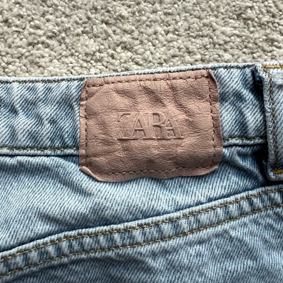 Zara Women's Distressed Blue Jeans - Picture 4 of 5